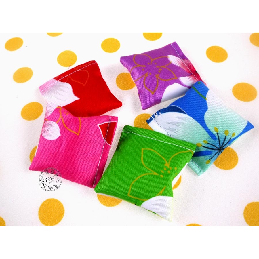 【寶貝童玩天地】【HO64-1】童玩沙包 客家花布沙包 台灣製 1組(5個小沙包) 5色款 - 方形