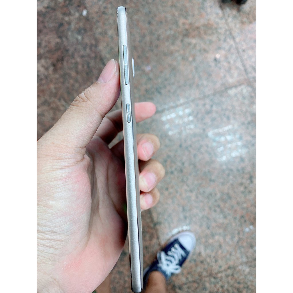 直購價 2 500元 Asus Zenfone 3 Deluxe Zs570kl 32gb 二手機 中古機 9成新 蝦皮購物