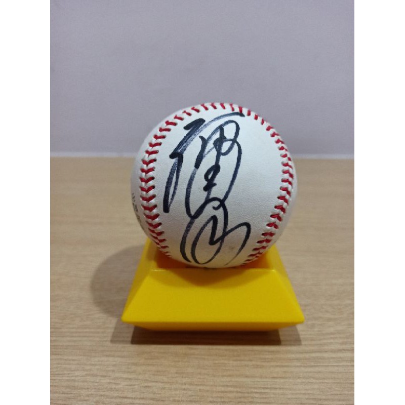 陳金鋒簽名球 全新中華棒協(CTBA)比賽用球 附球盒(圖197)，1200元