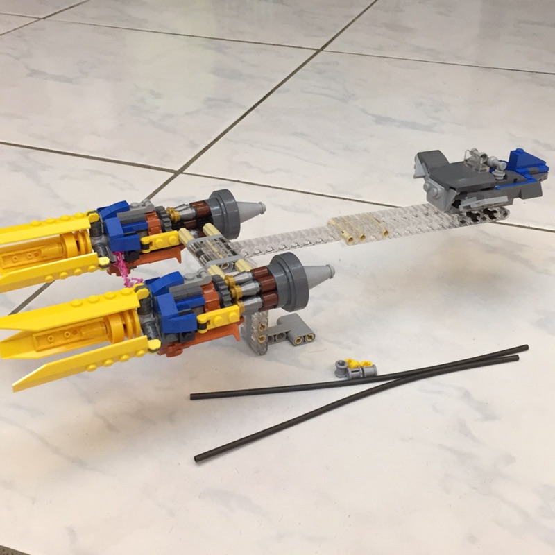 LEGO 75258 Anakin’s podracer 載具拆售 已組未把玩 貼紙未貼 有說明書 未組裝部分如圖所示