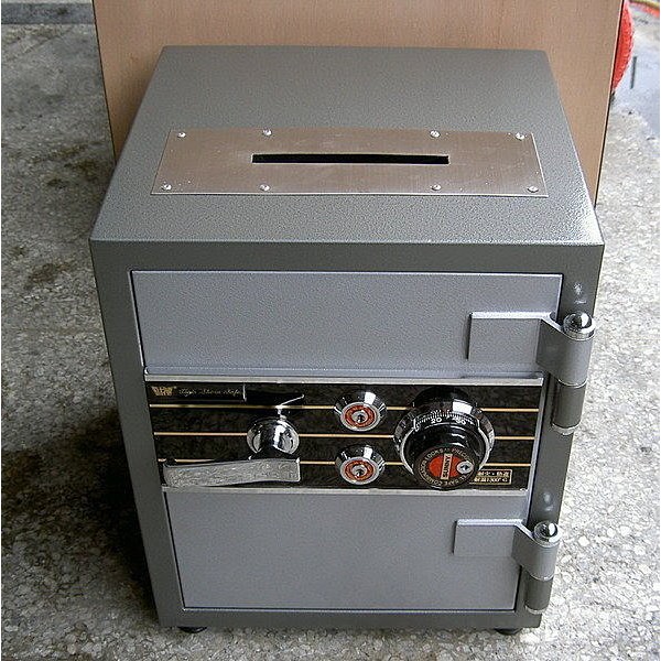 【台灣製 有店面 五年保固】油箱 金庫 7號 保險箱【白鐵 金屬面板投鈔投幣孔+防盜斜板】收納櫃 會計 資料櫃 中和利源