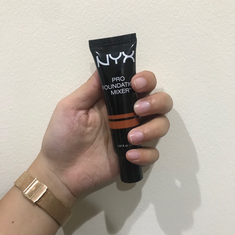 Nyx 調色粉底液warm 暖調