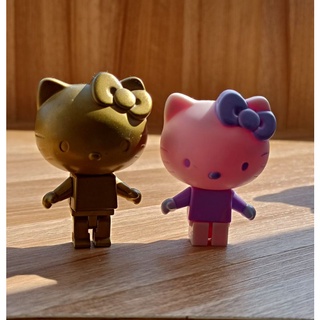 絕版大頭Hello Kitty積木公仔，共兩隻