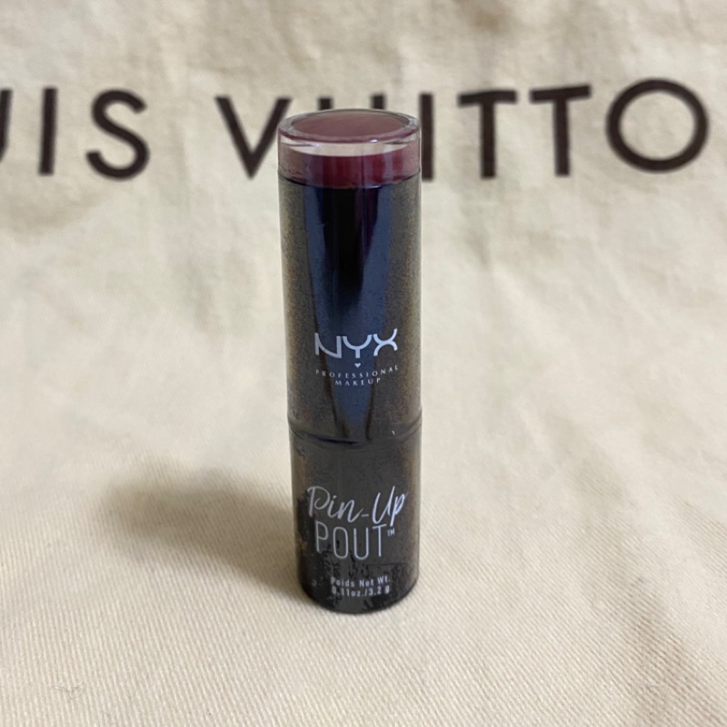 NYX pin-up POUT Lipstick 經典復古唇膏