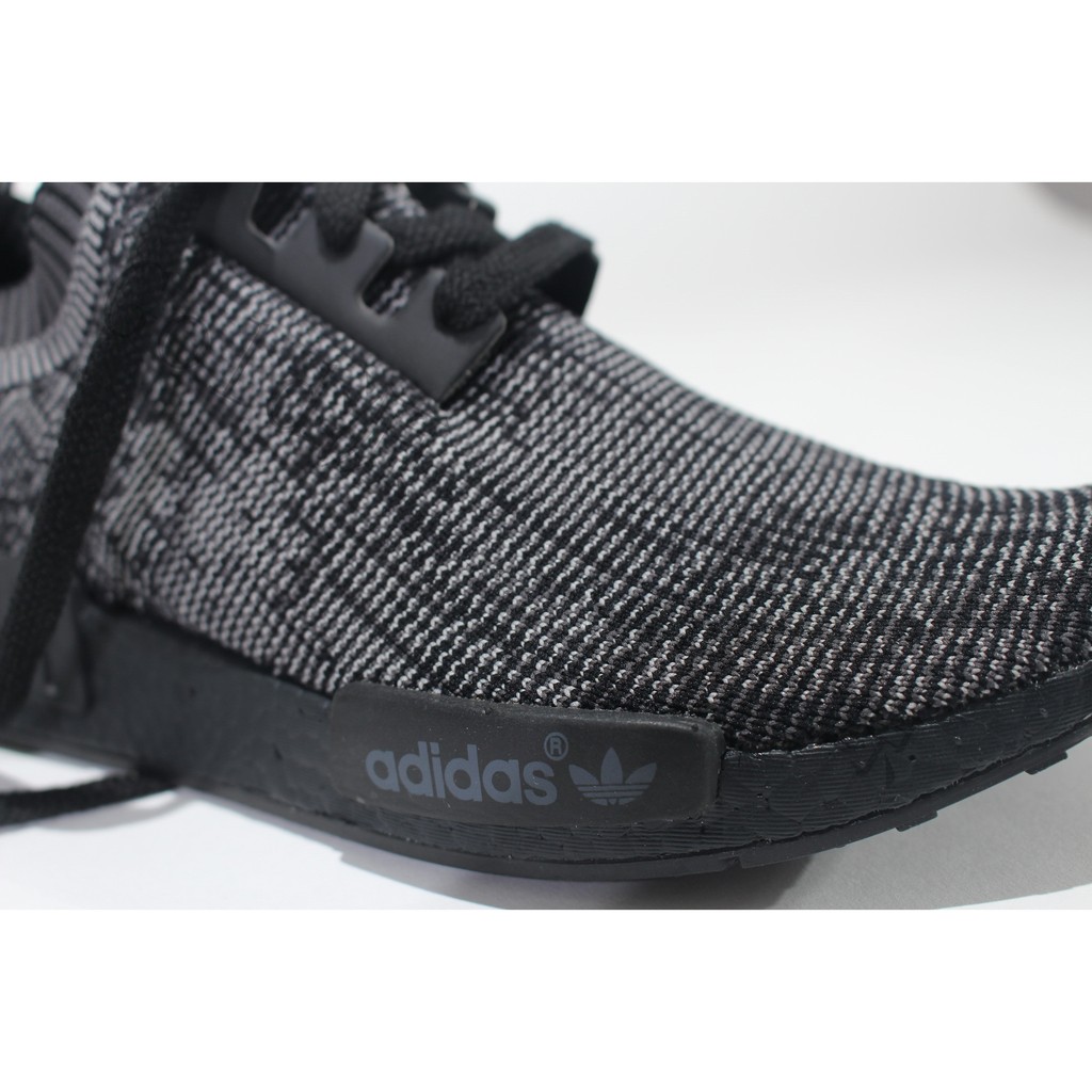 nmd r1 pitch black