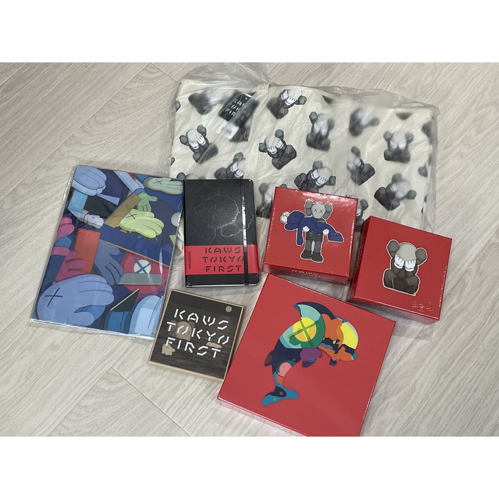 Kaws Tokyo first 日本限定 Puzzle 海豚食人魚 Separated 拼圖 資料夾 筆記本 手帕布