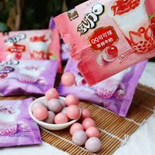 ✨宏亞食品✨&lt;單包販賣&gt;77乳加QQ可可球&lt;草莓牛奶口味&gt; 造型巧克力 草莓/黑糖珍奶🧋巧克力 台灣製造 造型糖果