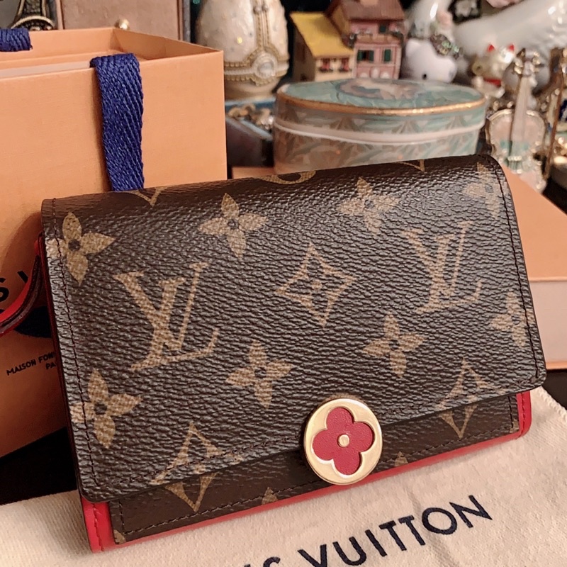「已售」法國專櫃精品名牌Louis Vuitton LV路易威登M64588 FLORE經典原花中夾很美紫紅色中夾錢包
