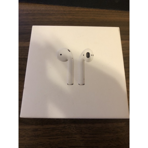 二手原廠airpods 2，商品以過保，右耳聲音偏小，其餘正常(可議價）