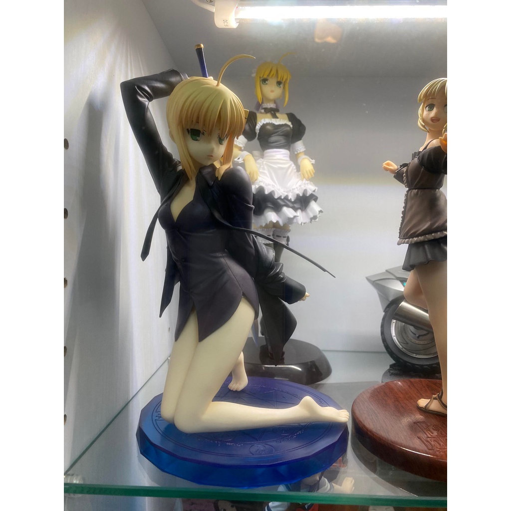 ANIPLEX Fate/Zero 1/6 saber 賽巴 跪姿 黑西裝