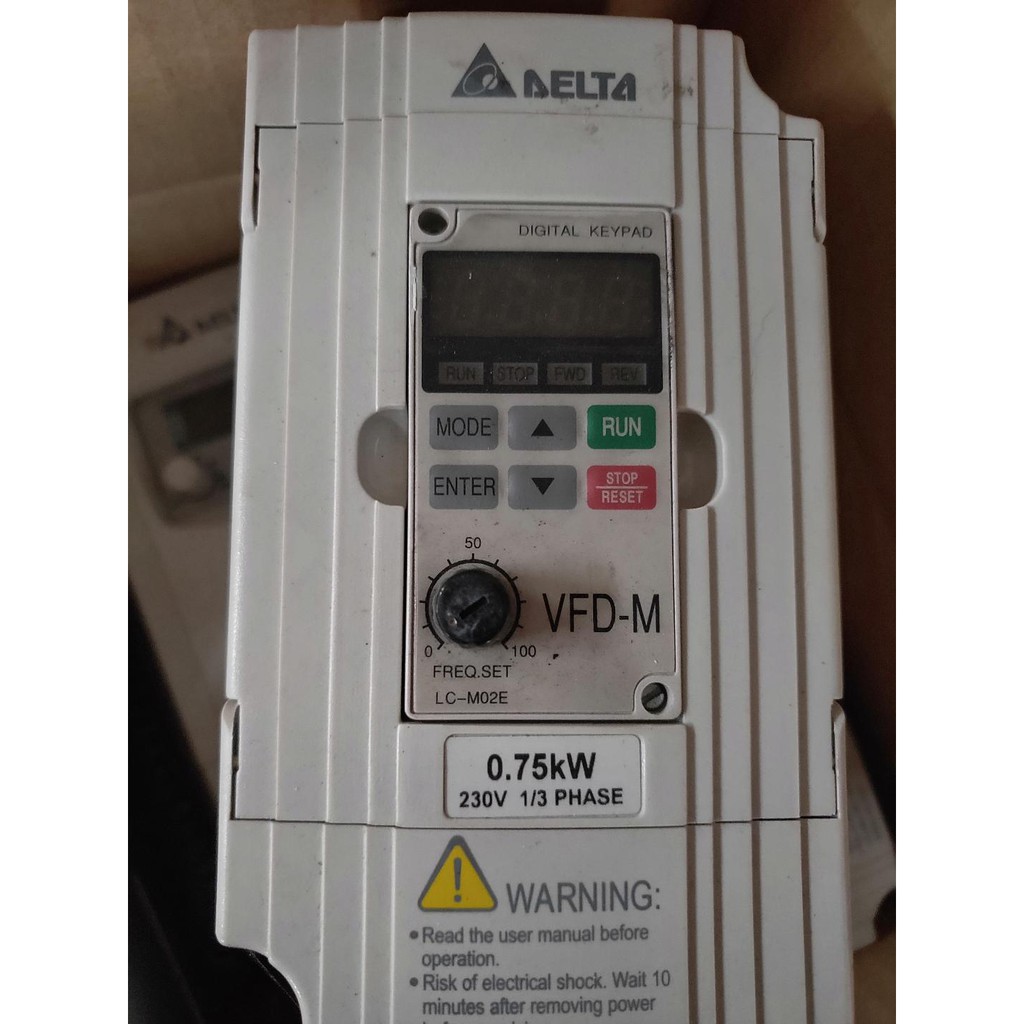 [多元化清倉品]台達變頻器0.4KW-2.2KW單相或三相220v (VFD007M21A)