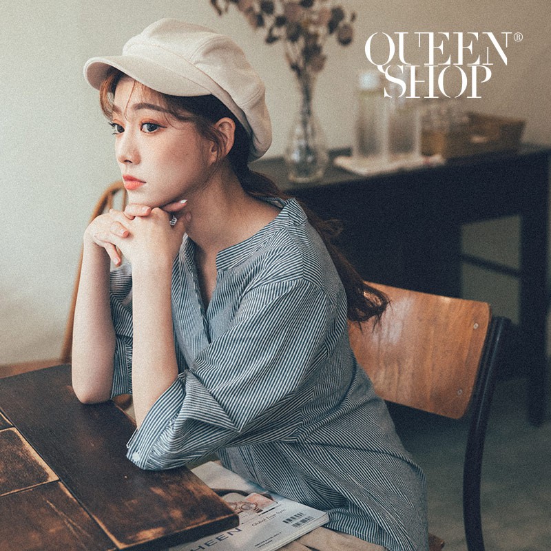 QUEENSHOP V領直條紋七分澎袖上衣 兩色售 現+預 【01096403】