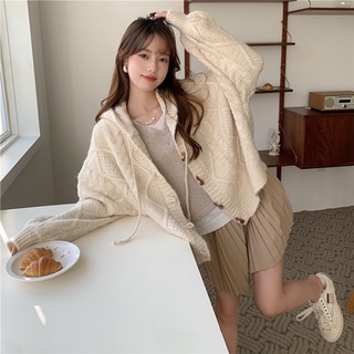 𝑮𝒍𝒊𝒏𝒕✨ 𝑲𝒐𝒓𝒆𝒂🇰🇷可可牛奶｜柔軟奶白連帽牛角釦針織外套～🧦