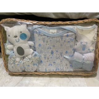 Bee Bo 新生兒禮盒（尺寸3-6m)全新. 英國品牌
