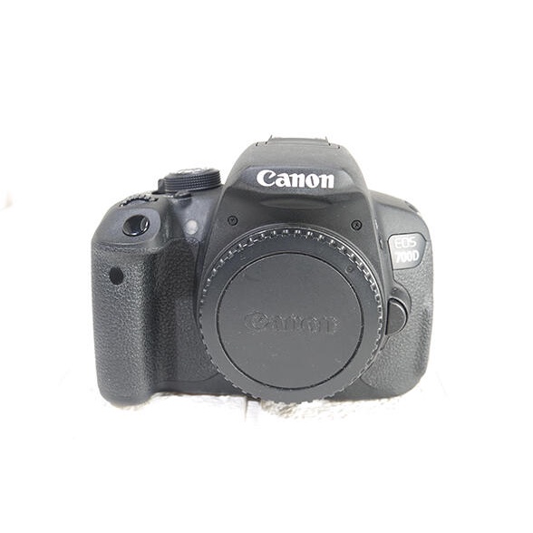 CANON EOS 700D 單眼相機售5500元(螢幕有暗角，功能正常)