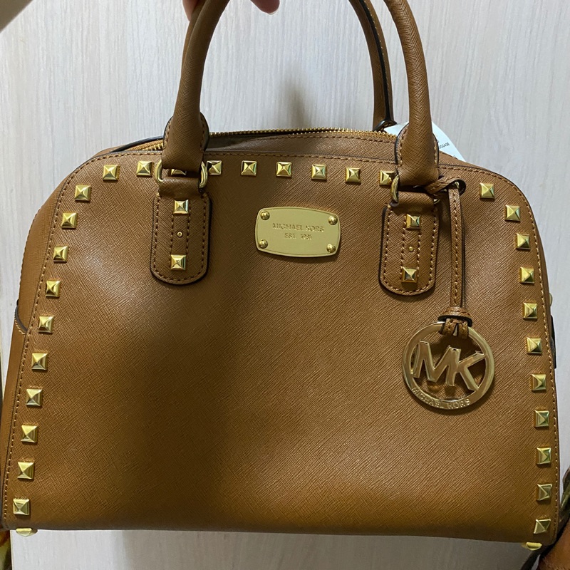 《全新》Michael kors MK卯釘大波士頓包，只要2200已預訂！。