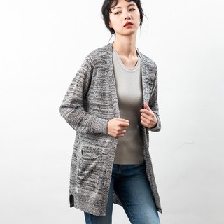O-LIWAY 臺灣製(MIT) 粒子紗長版小開岔V領針織外套罩衫-淺灰