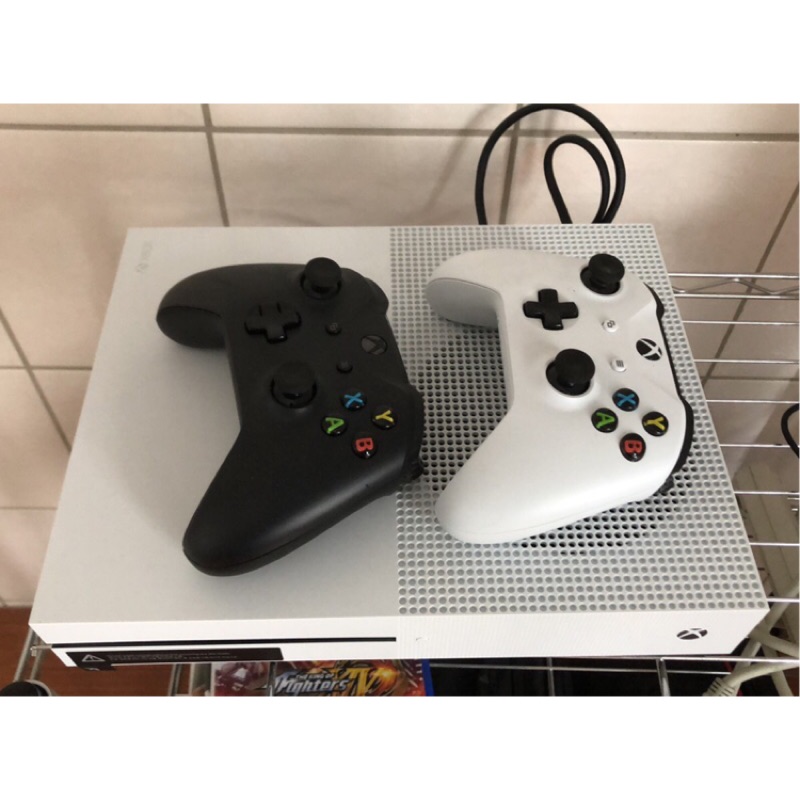 xbox one s 500G+兩支搖桿