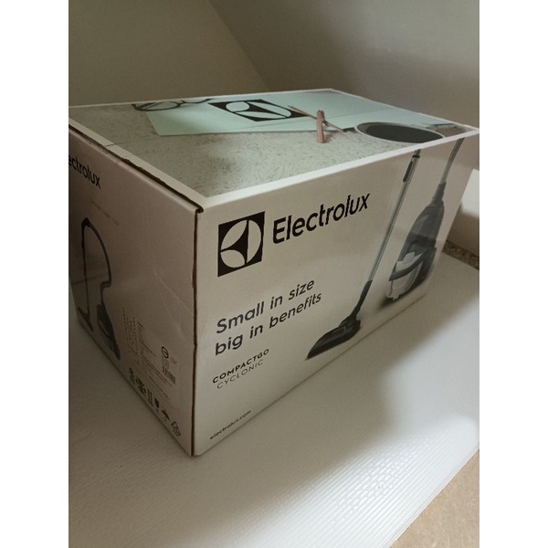 全新 Electrolux伊萊克斯 輕量小旋風吸塵器 Z1232