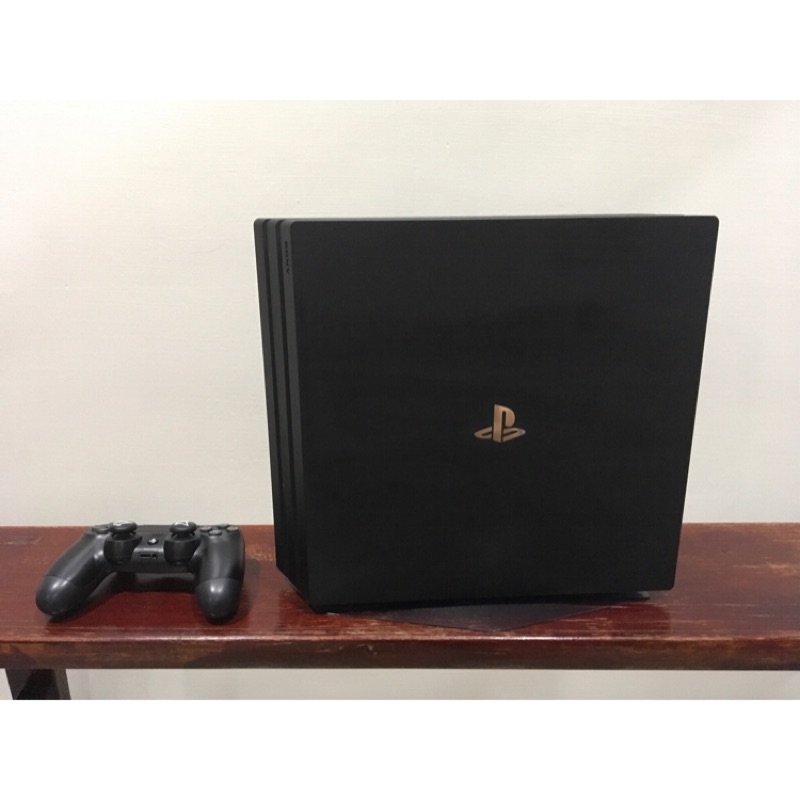 二手功能正常 台灣原廠公司貨  PS4 PRO 1TB 黑色 主機 附原廠立架