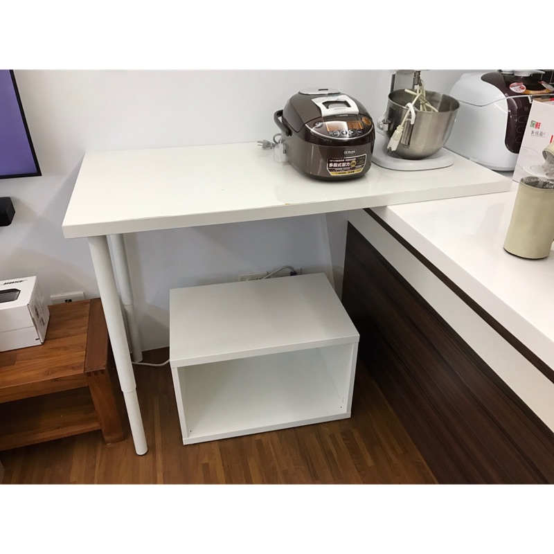 宜家IKEA 桌子餐桌桌椅角 便宜出清可調高度 店家店面佈置擺設裝潢收納 時尚簡約白色餐桌居家裝潢擺設電腦桌
