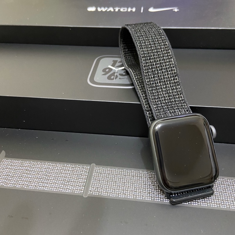 Apple Watch 4 40mm GPS版 黑 Nike錶帶