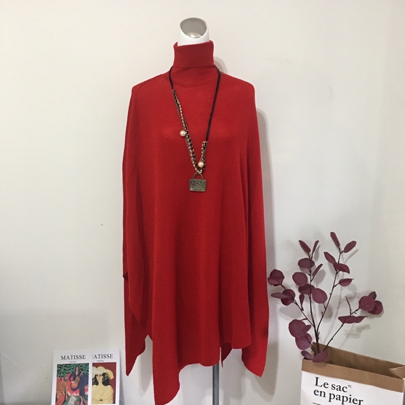 giordano/ladies超美紅色系斗篷式高領50%羊毛毛衣