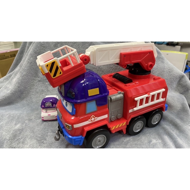 已客訂 二手正版Super Wings 派克聲光消防車組含柔柔+多尼