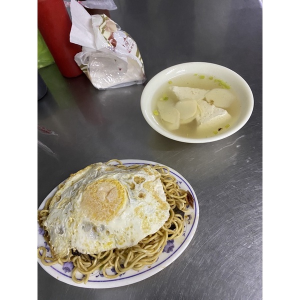 炒麵+荷包蛋&amp;豆腐湯