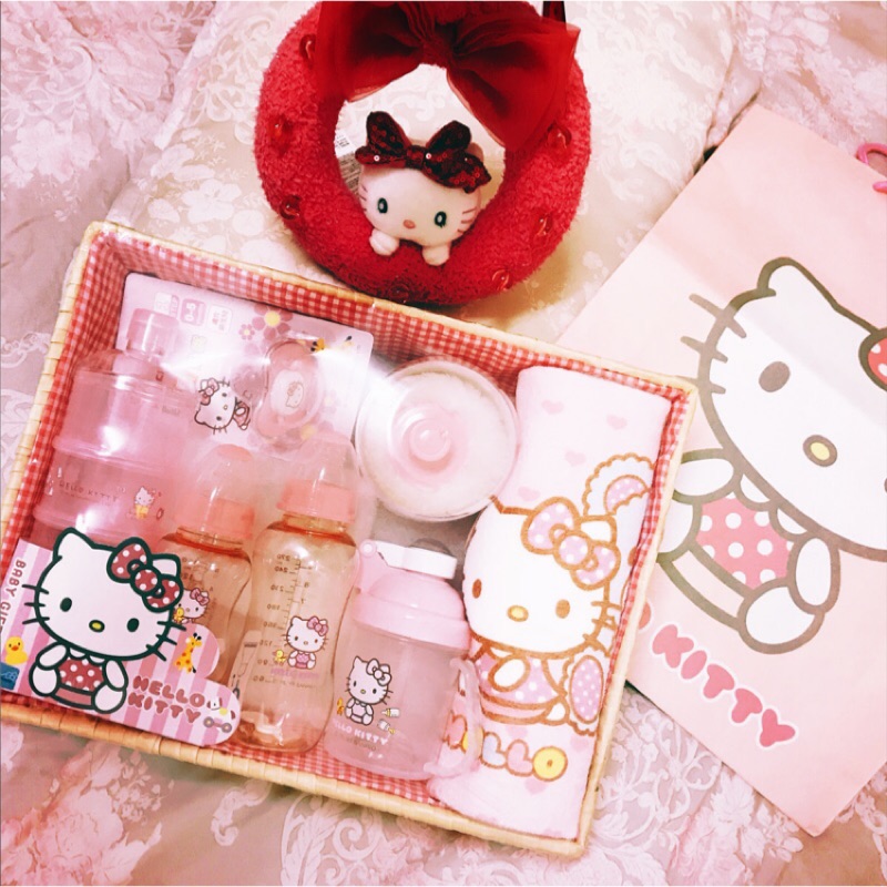 Hello Kitty 凱蒂貓嬰兒用品七件組禮盒-附提袋 /PES奶瓶/毛巾/學習水杯/奶粉分裝盒/奶嘴/粉撲盒