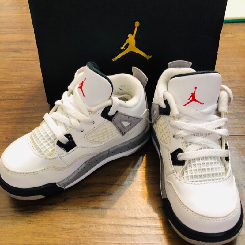 永不敗款 Jordan 4代