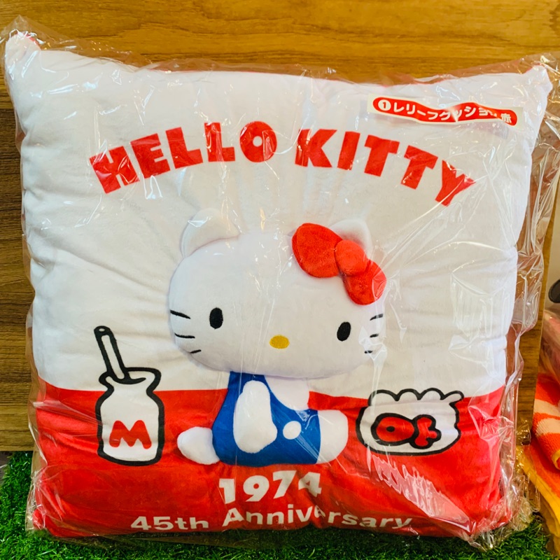 日本Sanrio一番賞 45週年限定Kitty凱蒂貓1974毛絨大抱枕