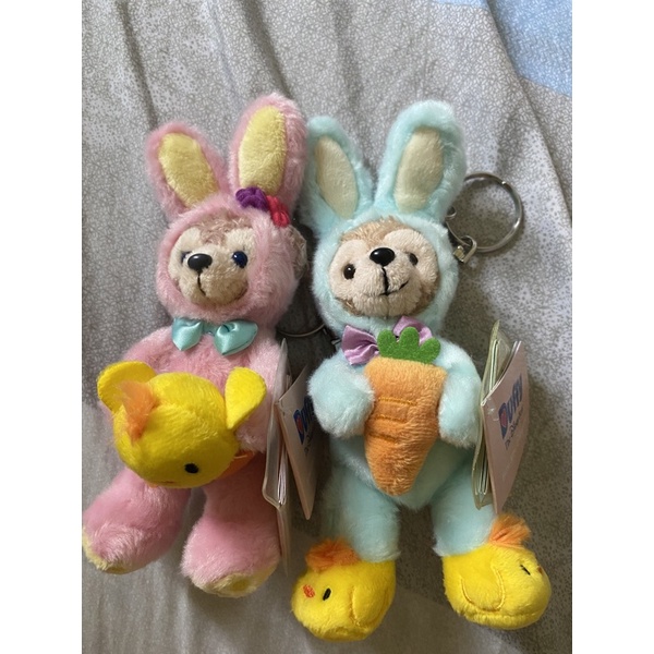 （全新 現貨）香港迪士尼樂園限定 2018復活節 兔子裝 達菲 雪莉玫 鑰匙圈 吊飾 ~1組價
