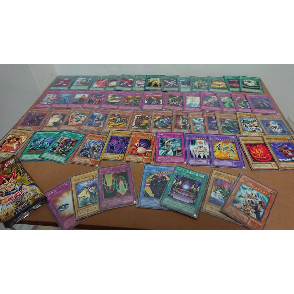 遊戲王 遊戲卡 黑混沌之魔術師 混沌-黑魔術的儀式 魔法卡 陷阱卡 總共57張卡片，42張有卡套。
