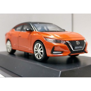 1/43 最新 NISSAN 裕隆日產 原廠發行 New SENTRA 紀念 模型車 迴力車 玩具車 合金車 燈光 仙草