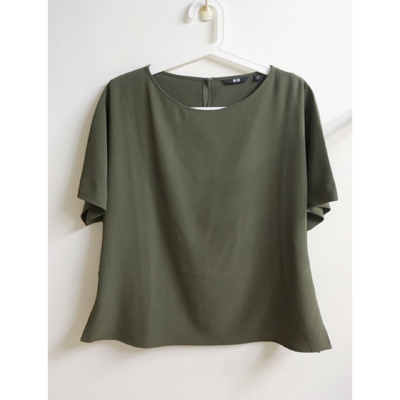 Uniqlo 素色後釦圓領短袖雪紡衫上衣 蝦皮購物