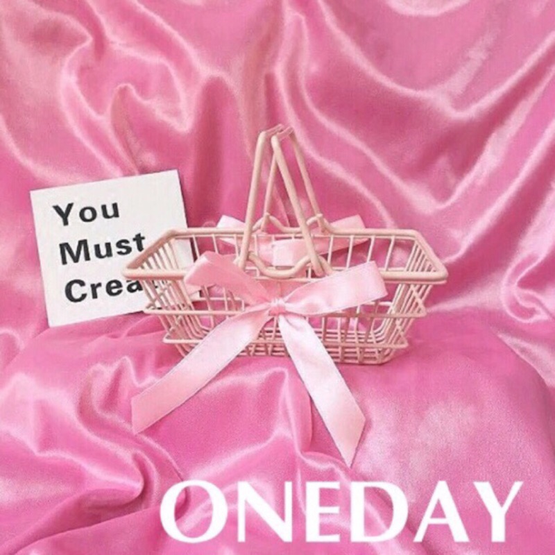 ONEDAY ✨少女心桌面擺件粉色鐵籃子 粉嫩蝴蝶結鐵籃子化妝收納籃拍照背景