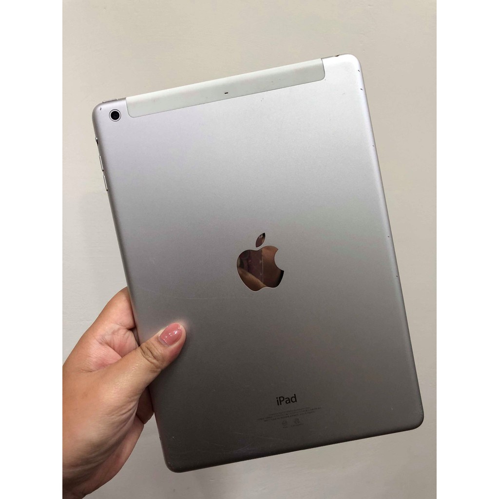 iPad air（wifi版）銀 32G 外觀8成新 功能正常（註：Home鍵較難按，但可使用/換過觸控屏/會挑線）