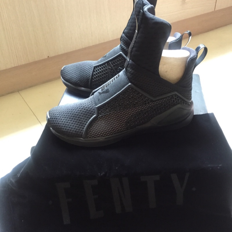 《二手正品》FENTY PUMA 蕾哈娜聯名款限量運動鞋（黑）