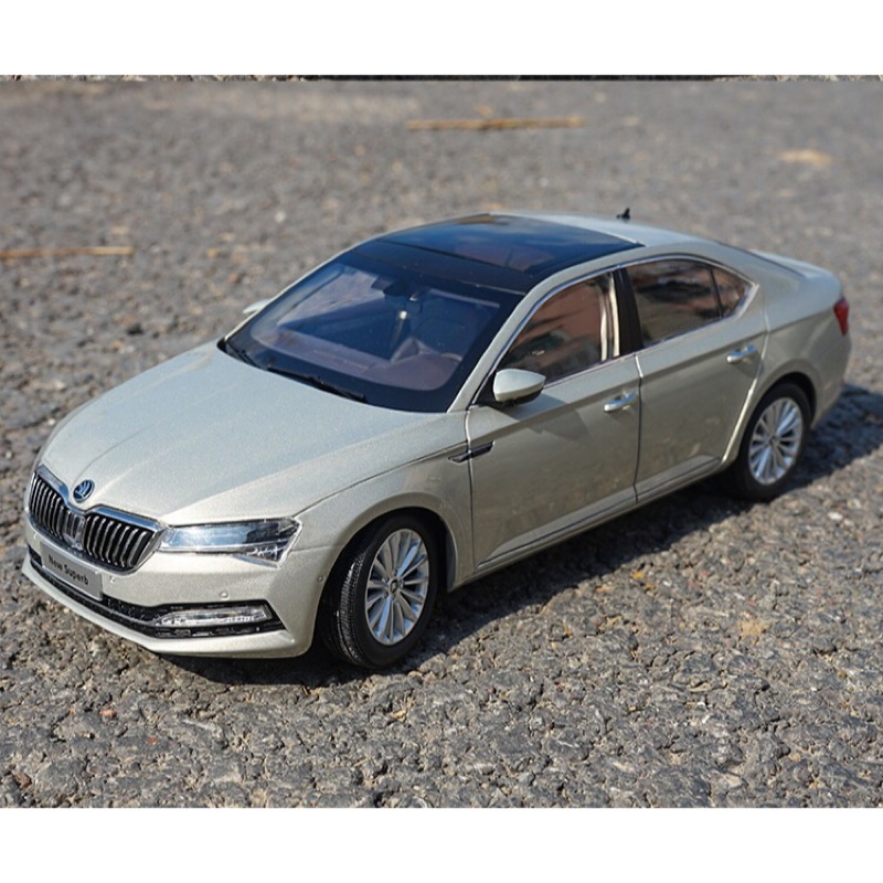 【E.M.C】1:18 1/18 原廠 Skoda Superb 超級鳥 四門 金屬模型車