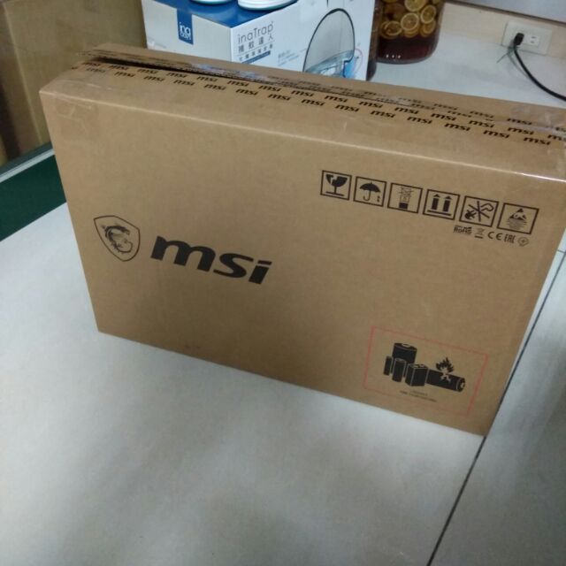 MSI微星筆電 PE62 8RD 8G RAM i5-8300H GTX1050ti PCIe 256ssd+1THHD