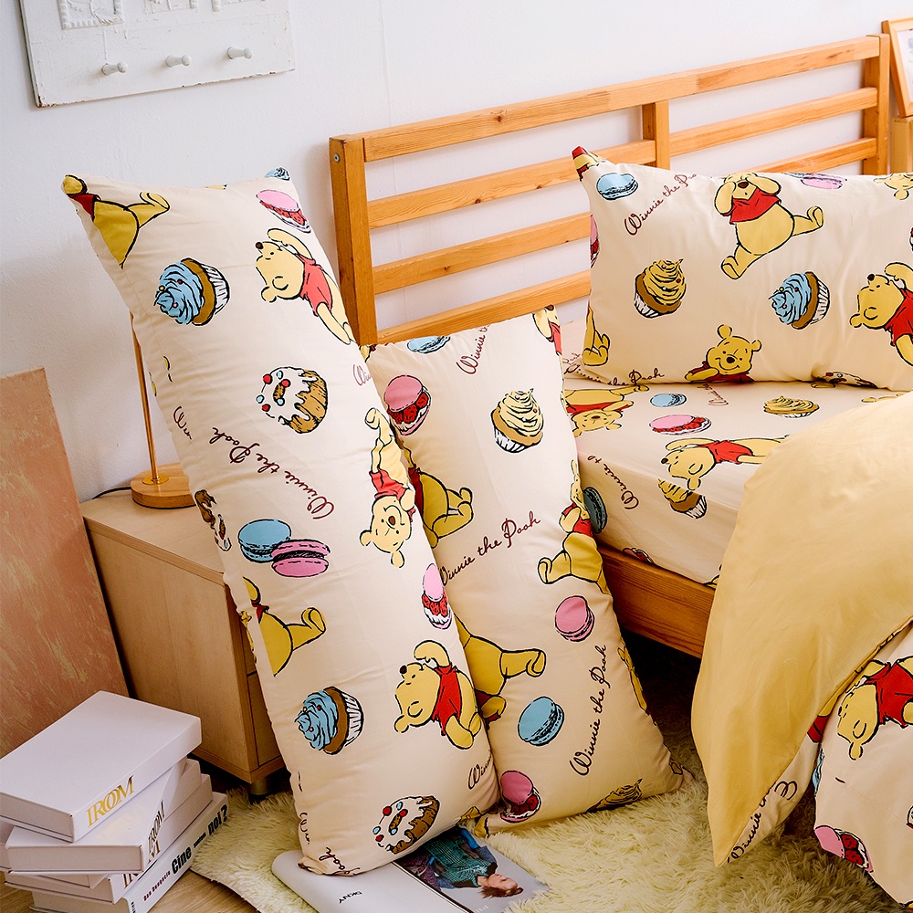 戀家小舖 台灣製 小熊維尼 甜點馬卡龍 四尺 100%精梳棉 抱枕 長抱枕 迪士尼  月亮枕 維尼小熊 正版授權