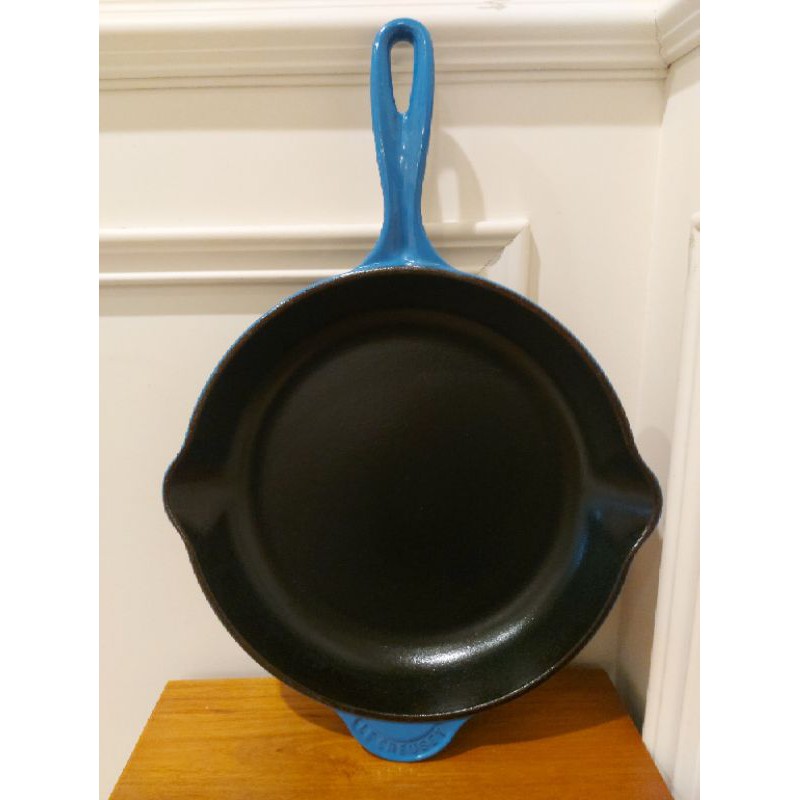 【Le Creuset】單柄鑄鐵琺瑯深煎鍋－馬賽藍26cm