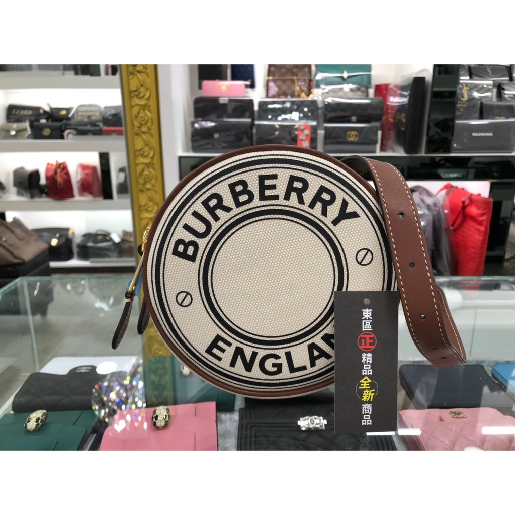 東區正精品㊣BURBERRY 8027602 白色帆布LOGO圓餅包肩背包斜背包RA0977