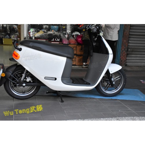 Gogoro 鋁合金踏板、完整度百分百、輕量化設計、gogoro2 車主首選，熱銷商品{Wu Teng}