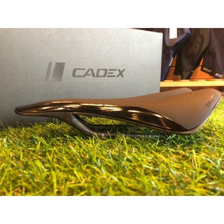 【KOM單車🎄】 2025 捷安特 GIANT CADEX BOOST 前傾型短鼻寬版碳纖維座墊