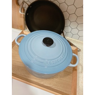 LE CREUSET 法廚•海岸藍22圓鍋/鑄鐵鍋