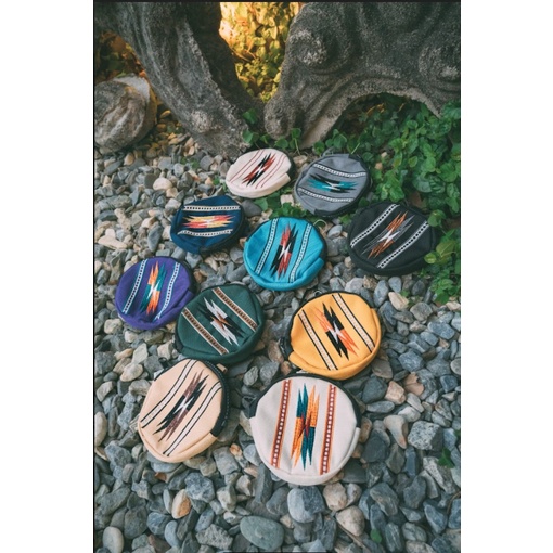 AMINA  Ortega刺繡圓形零錢包／小物包登山扣／野餐／戶外／露營／露營美學