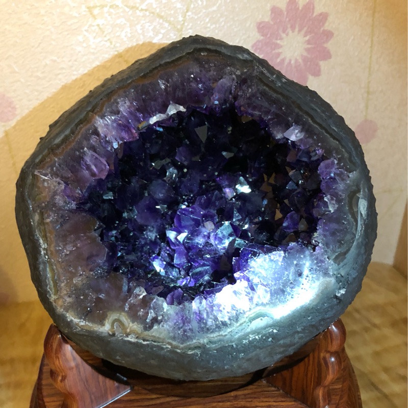 烏拉圭紫晶洞（附梨花紅木底座）