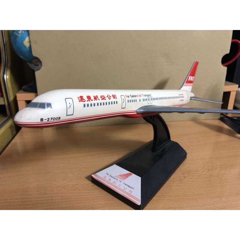 B757-200 FAT 1/400ダイキャストモデル　遠東航空　展示ケース付き B757-200 FAT 1/400ダイキャストモデル 展示ケース付き